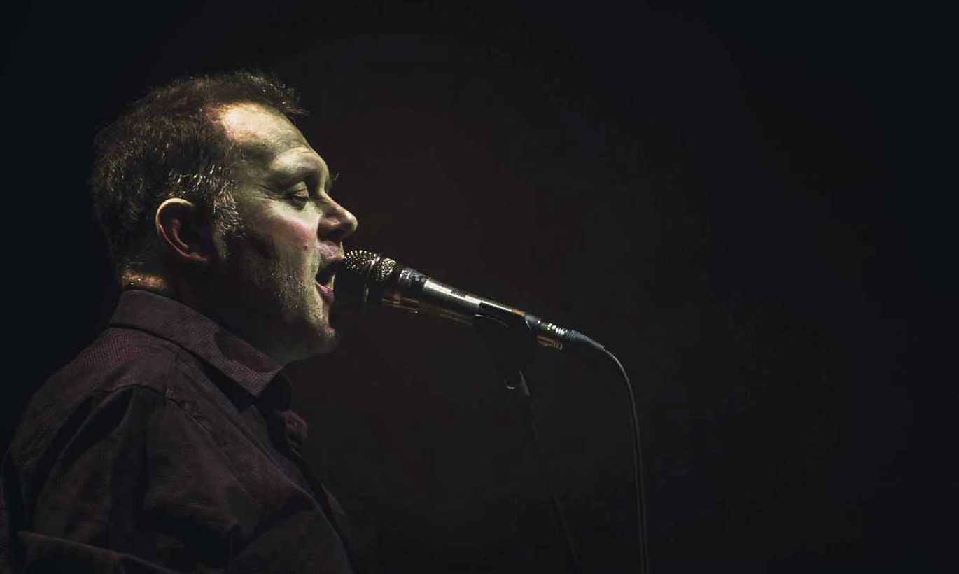 Dziedātājs Igo un komponists Jānis Strazds velta dziesmu Maestro