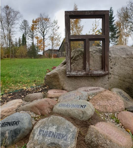 No piemiņas akmens strāvo spēks