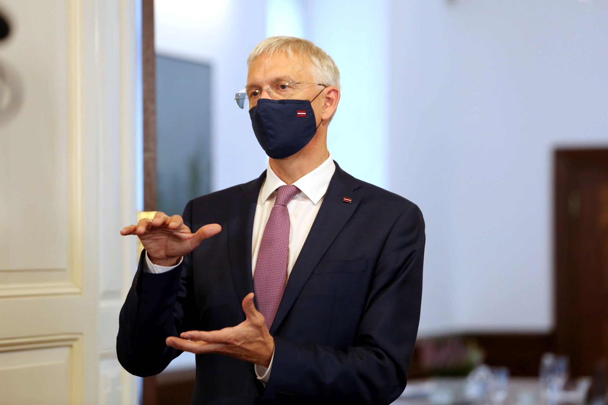 Kariņš: Jāsāk domāt par valsts atbalsta izbeigšanu Covid-19 krīzē skartajiem