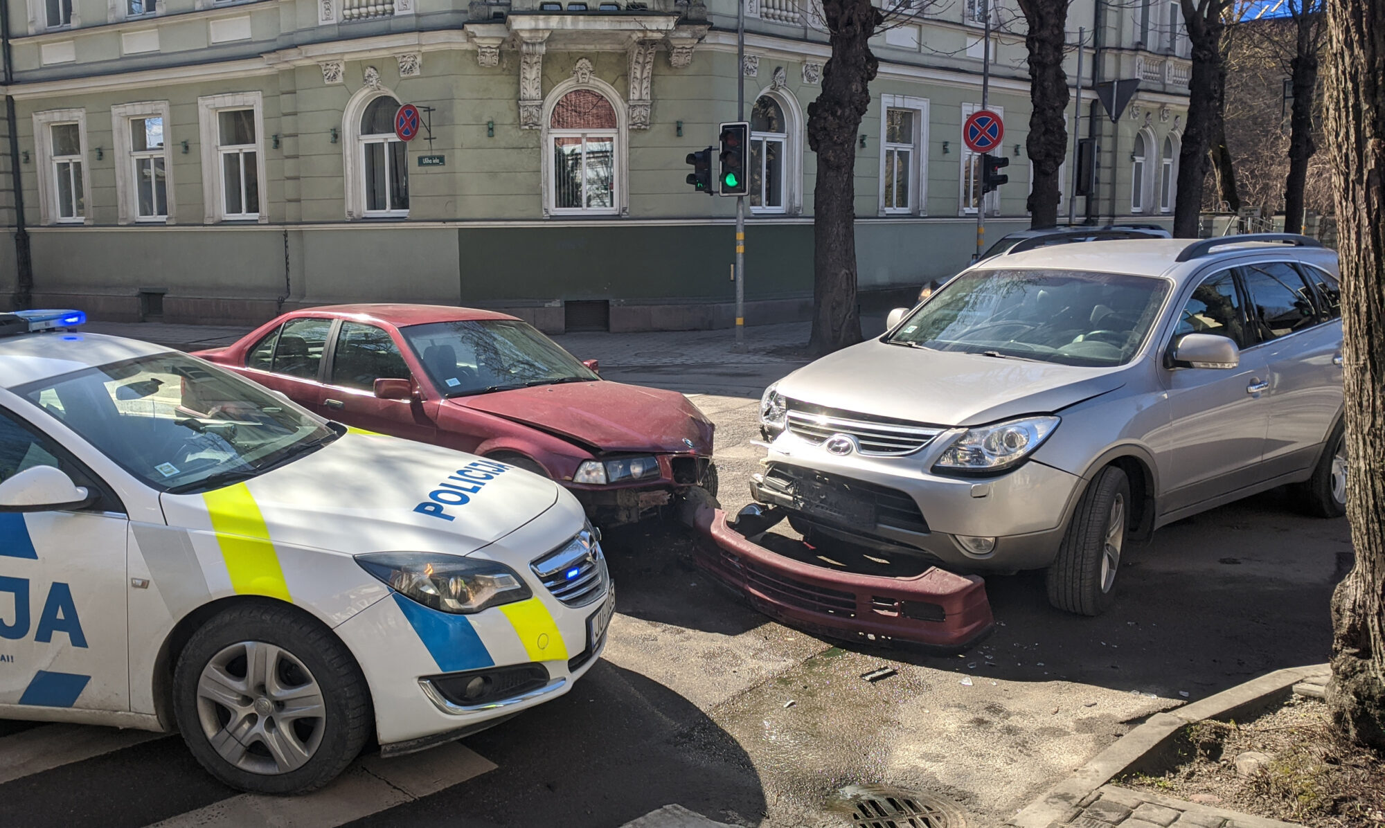 Nedodot ceļu, izraisa avāriju Ūliha un Peldu ielas krustojumā