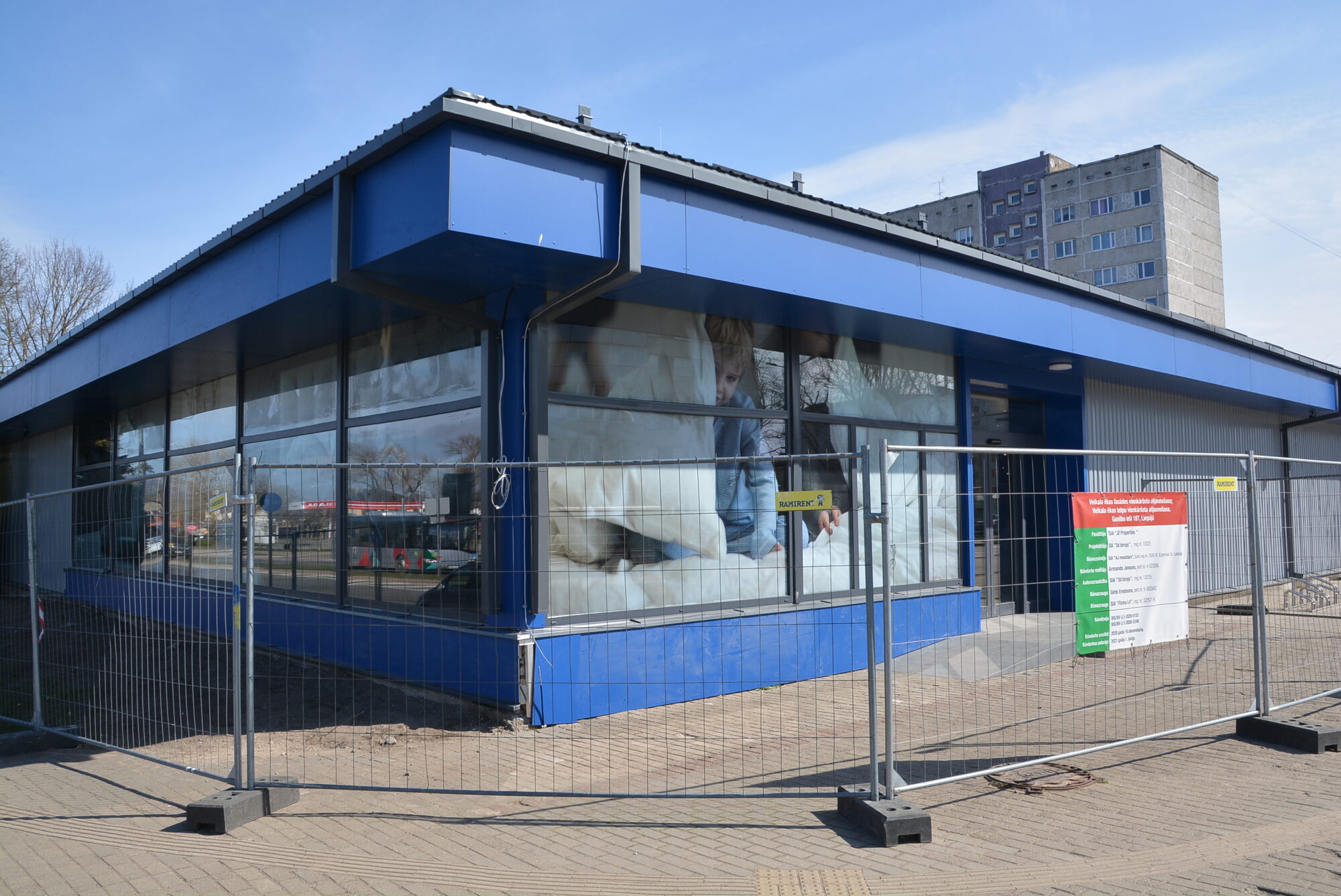 Ezerkrastā veikals “Jysk” vēl top, “Lidl” joprojām nogaida