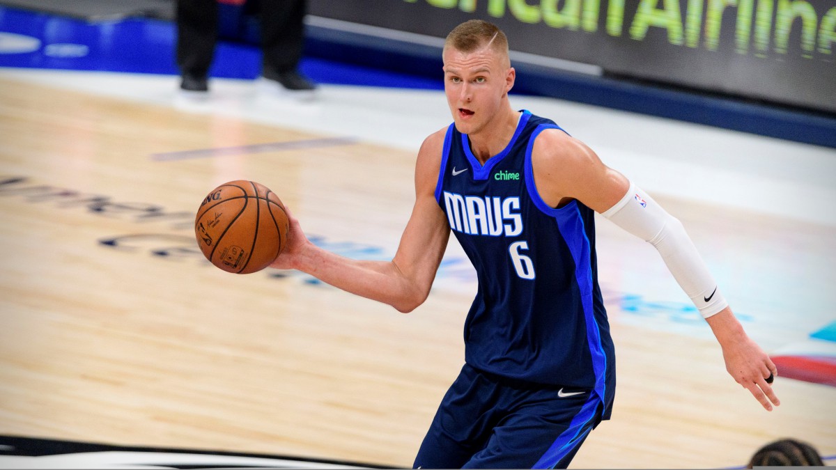 Porziņģa septiņi punkti neglābj “Mavericks” no zaudējuma sērijas sestajā spēlē