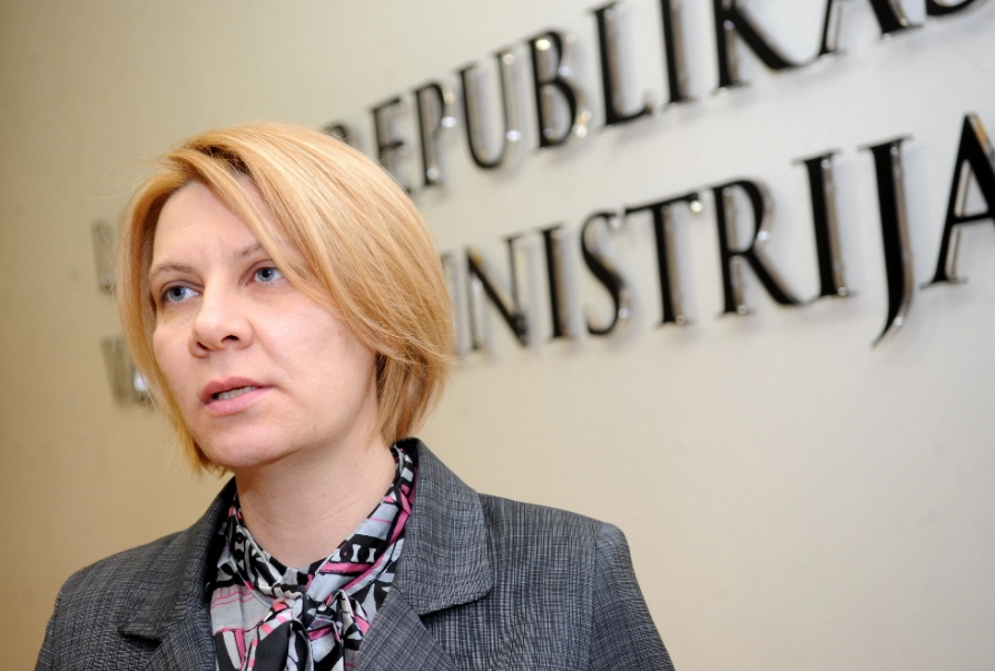Vakcīnu iepirkumu dēļ VM valsts sekretāri pārcels zemākā amatā, sākta disciplinārlieta arī pret Henkuzenu