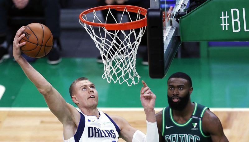 Porziņģis ar 19 punktiem palīdz “Mavericks” izcīnīt uzvaru