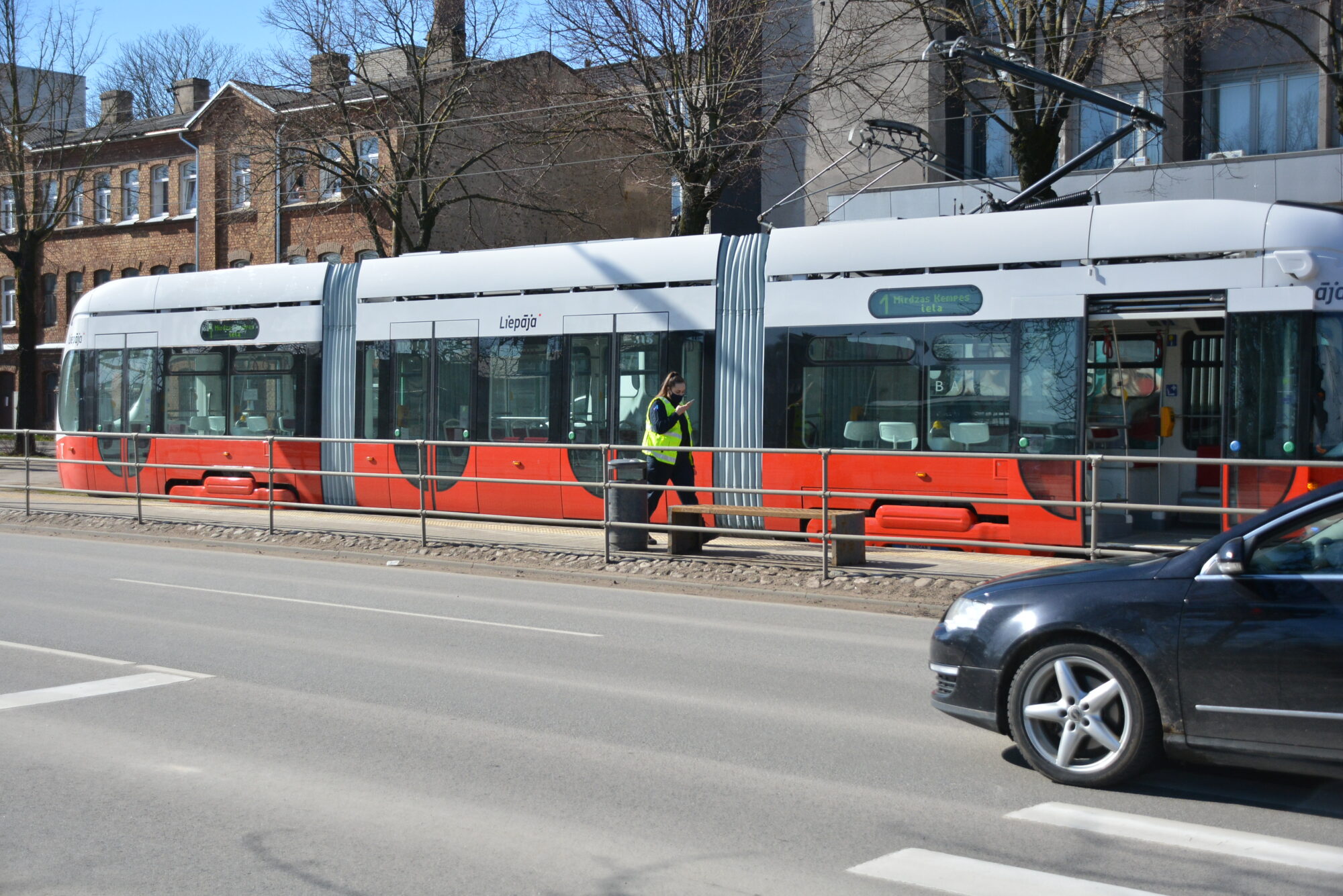 Par tramvaja vadītāja Liepājā nogalināšanu aizdomās turētajam vīrietim draud mūža ieslodzījums