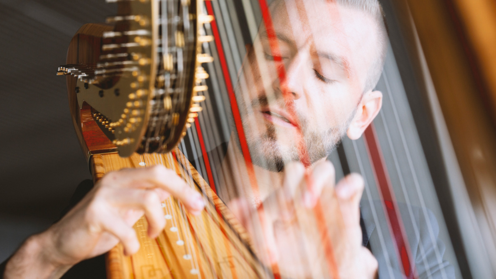 Paliec mājās: tiešsaistē – Andreja Osokina soloprogramma un arfu virtuozi