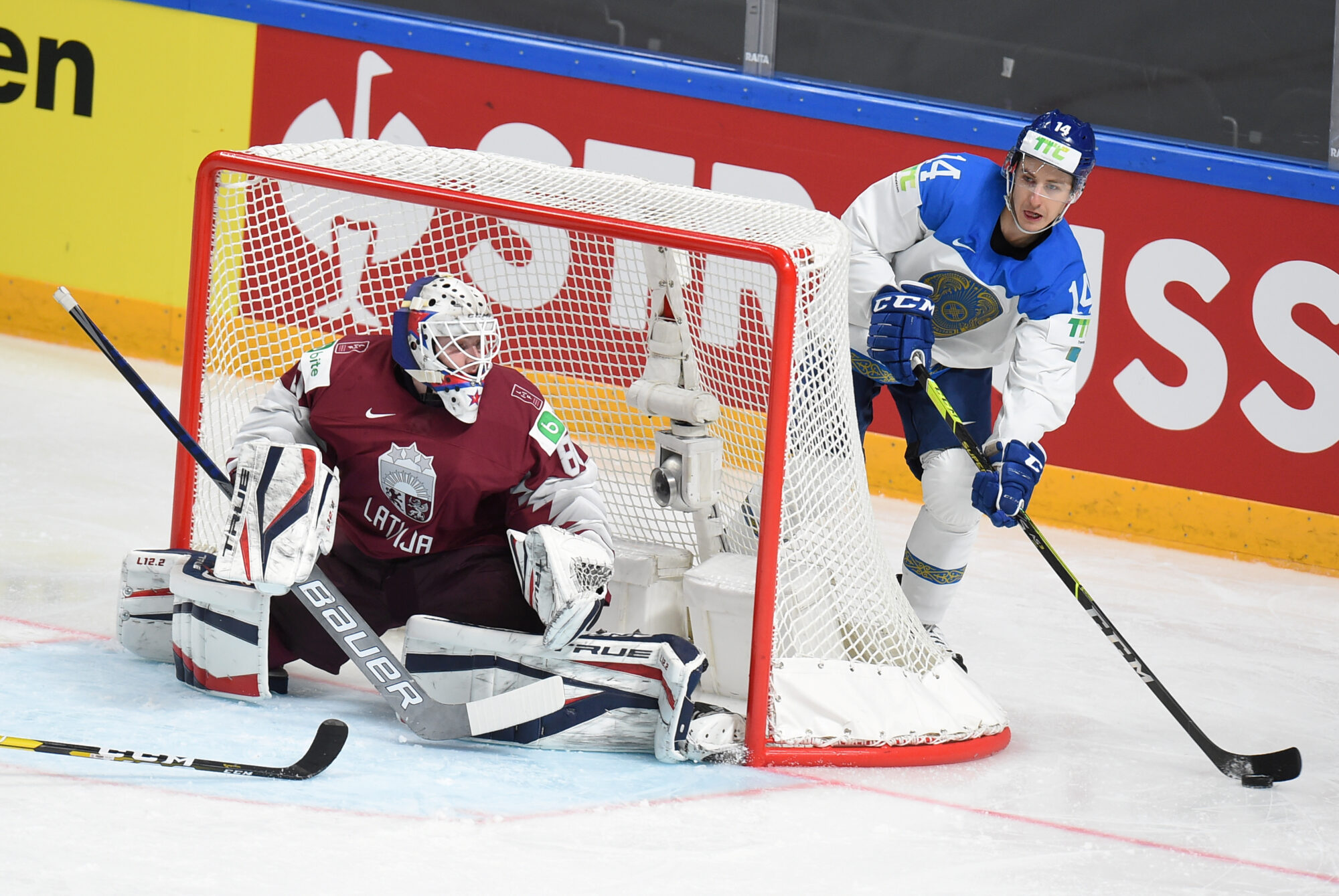 Latvija pasaules čempionāta spēlē pēcspēles metienos piekāpjas Kazahstānai