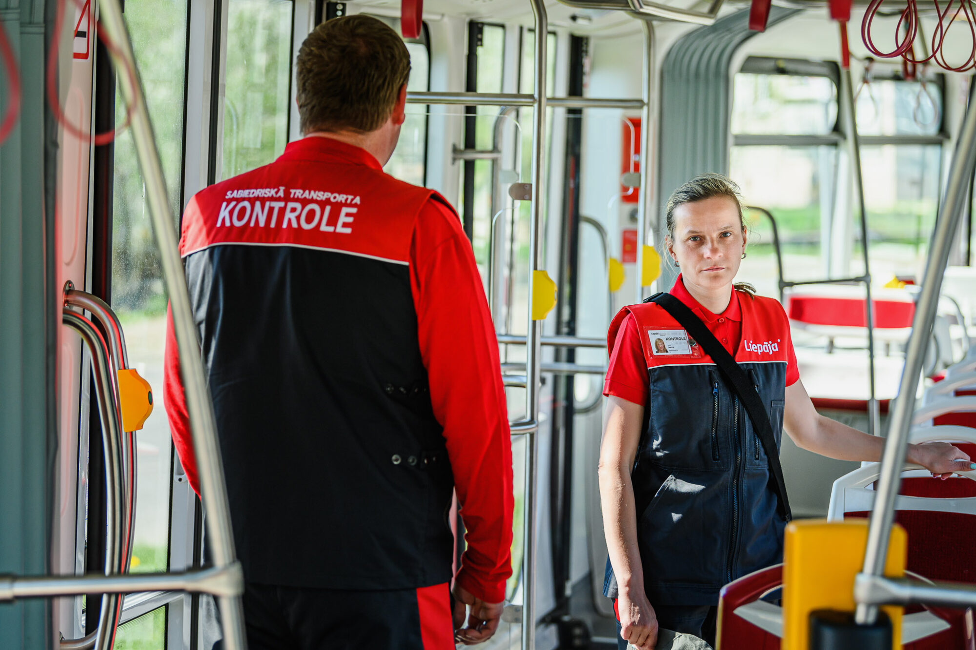 Liepājas sabiedriskā transporta kontrolieriem būs jauna dizaina formastērpi