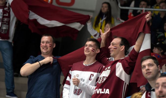 VM: Nevakcinētus skatītājus pasaules hokeja čempionātā ielaist nevajadzētu, bet vakcinēto pārbaudīšanai trūkst IT risinājuma