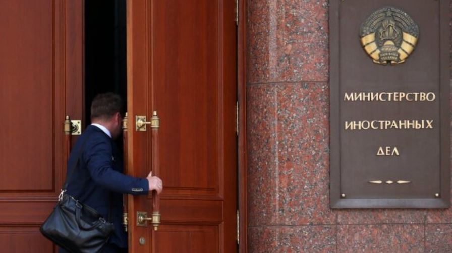 Baltkrievija izraida no valsts Latvijas vēstnieku un diplomātus, Latvija atbild ar identisku rīcību