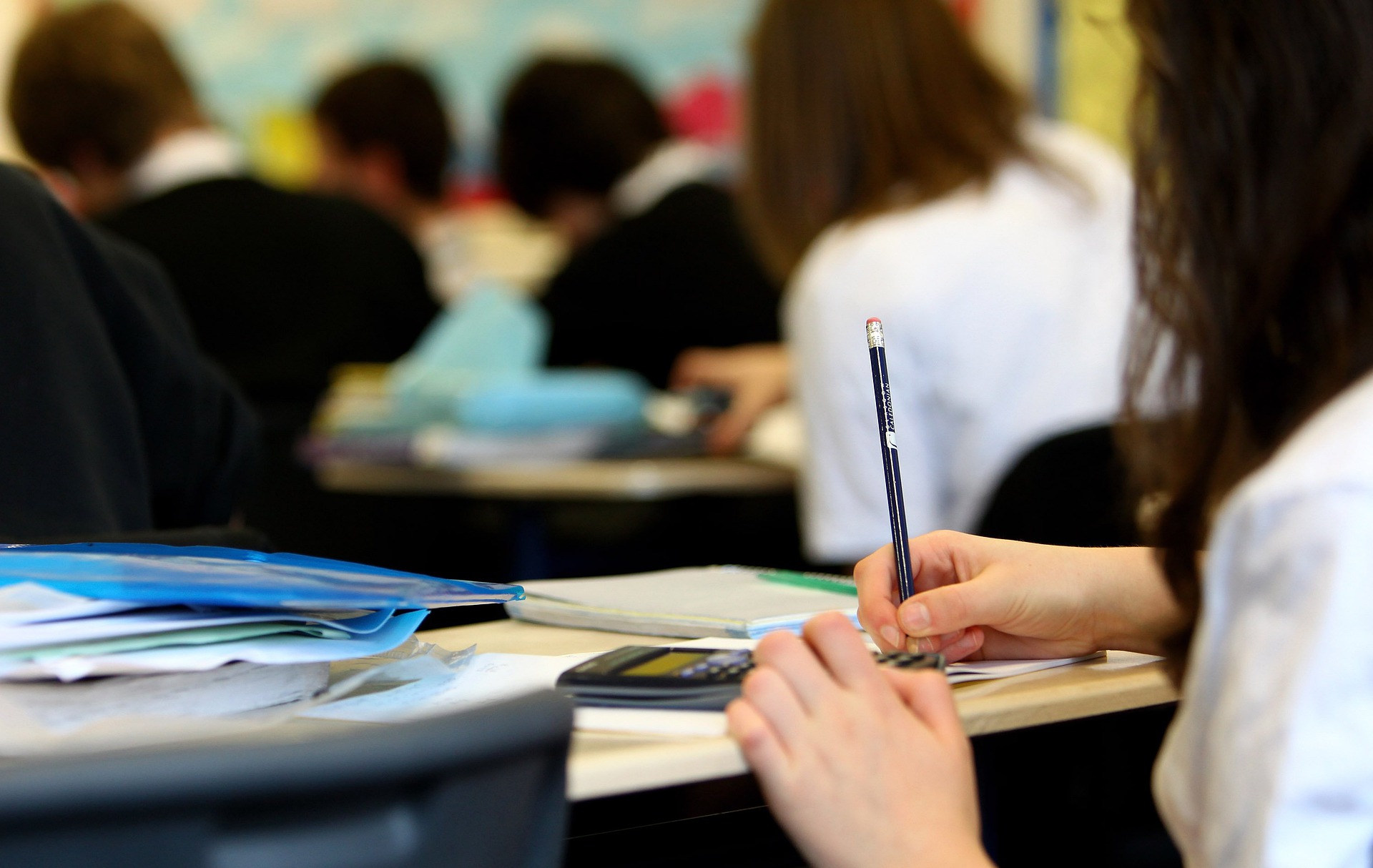 Liepājas skolēnus sumina par teicamiem mācību sasniegumiem