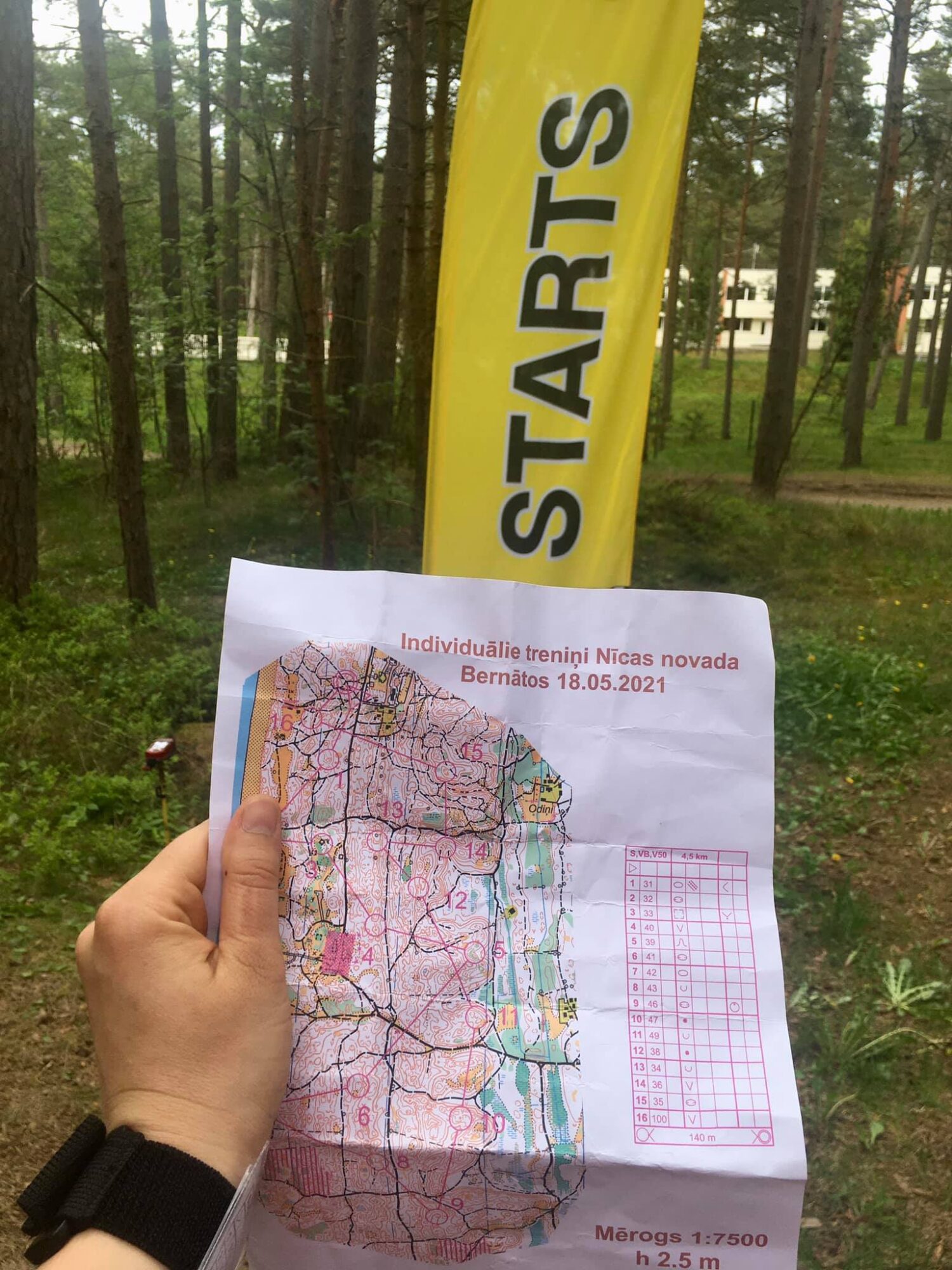 No pavasara līdz rudenim ar karti rokā. Orientēšanās trasēs dodas desmitiem dalībnieku