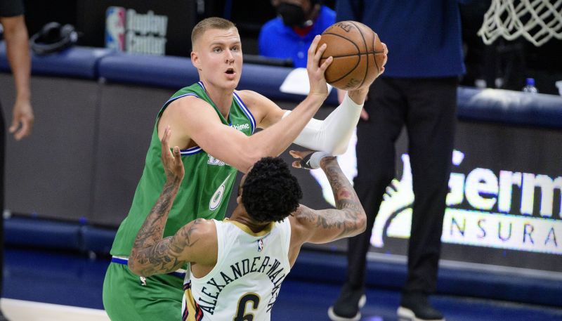 Porziņģis atgriežas un 22 minūtēs gūst 19 punktus, palīdzot “Mavs” uzvarēt “Pelicans”