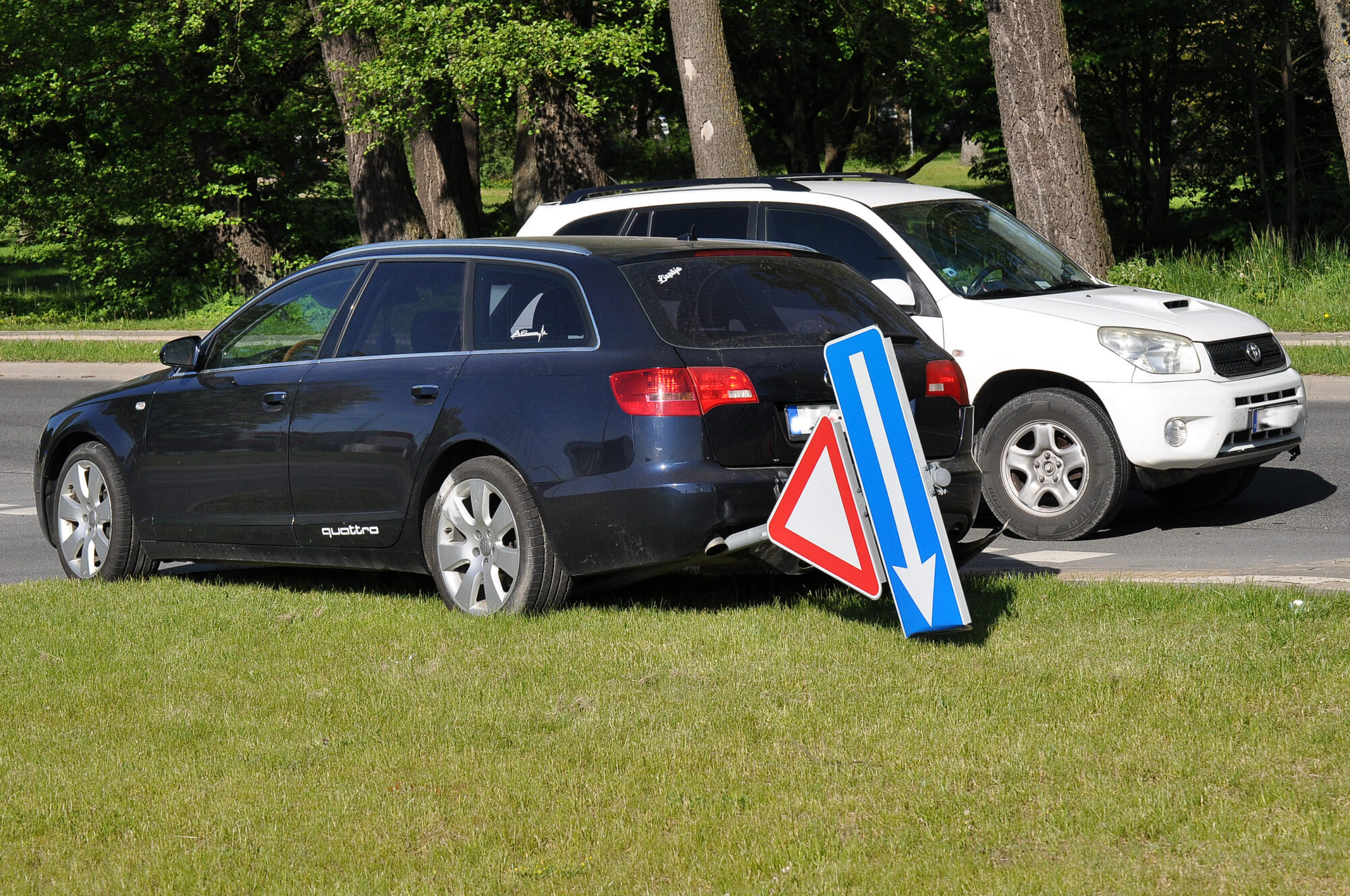Mainot joslu, izraisa sadursmi Zemnieku ielā