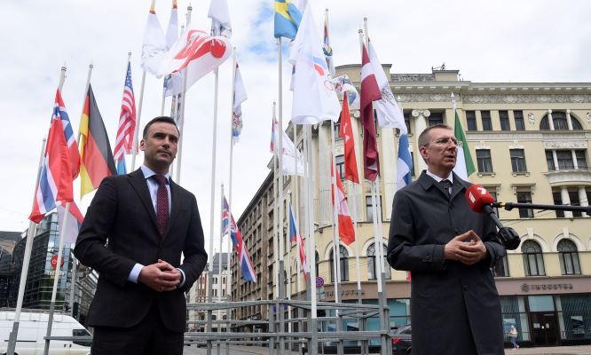Rīgā tiks noņemti IIHF karogi