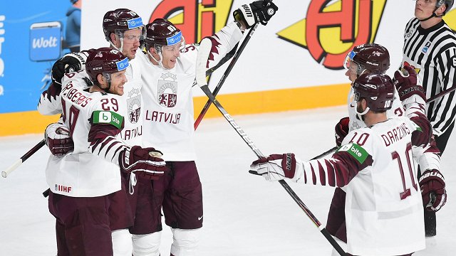 Latvijas hokeja izlase pasaules čempionāta ievadā izcīna vēsturisku uzvaru pār Kanādu