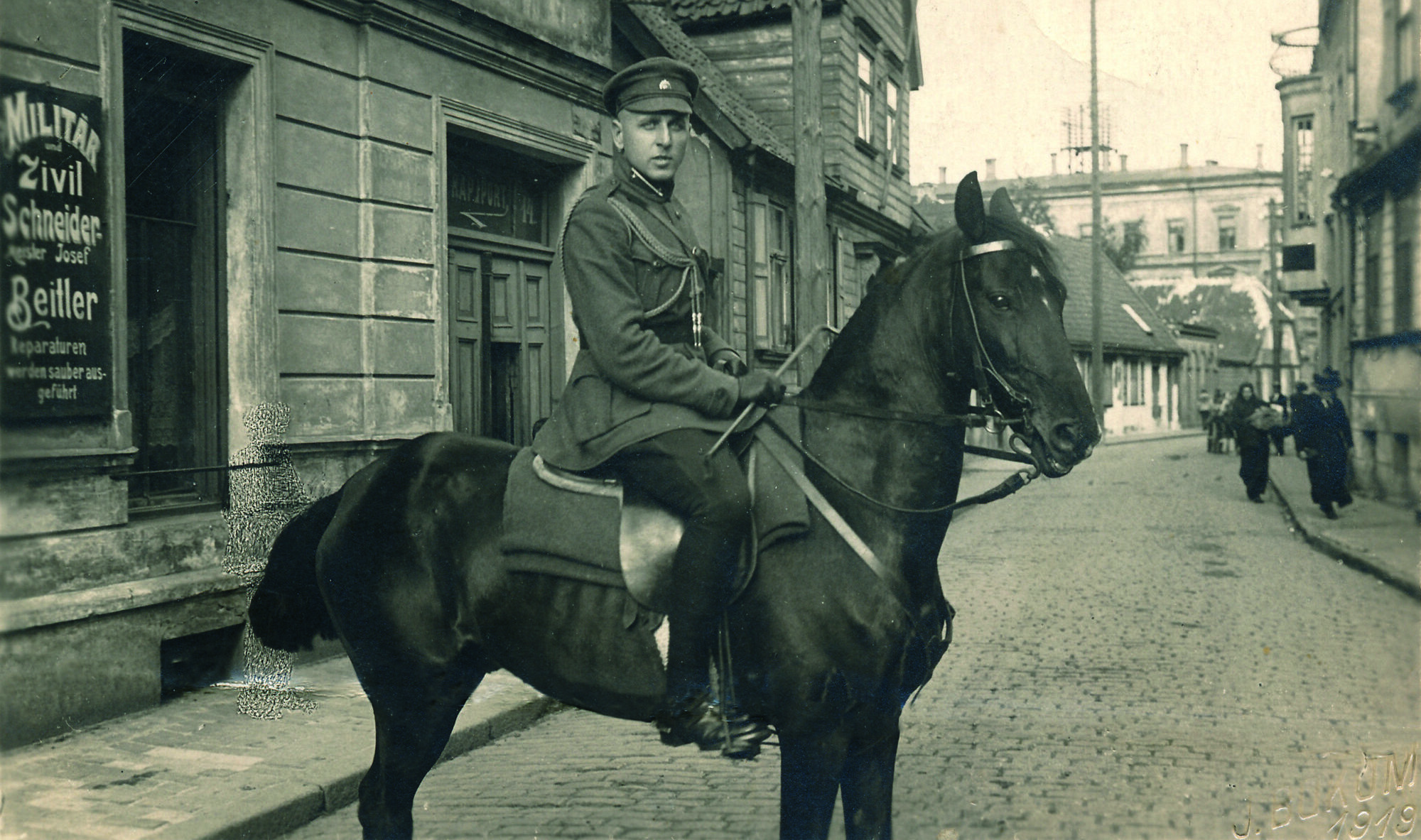 Ar sirdi par savu valsti. Par latviešu karavīru cīņu ceļiem un raibajām kara gaitām