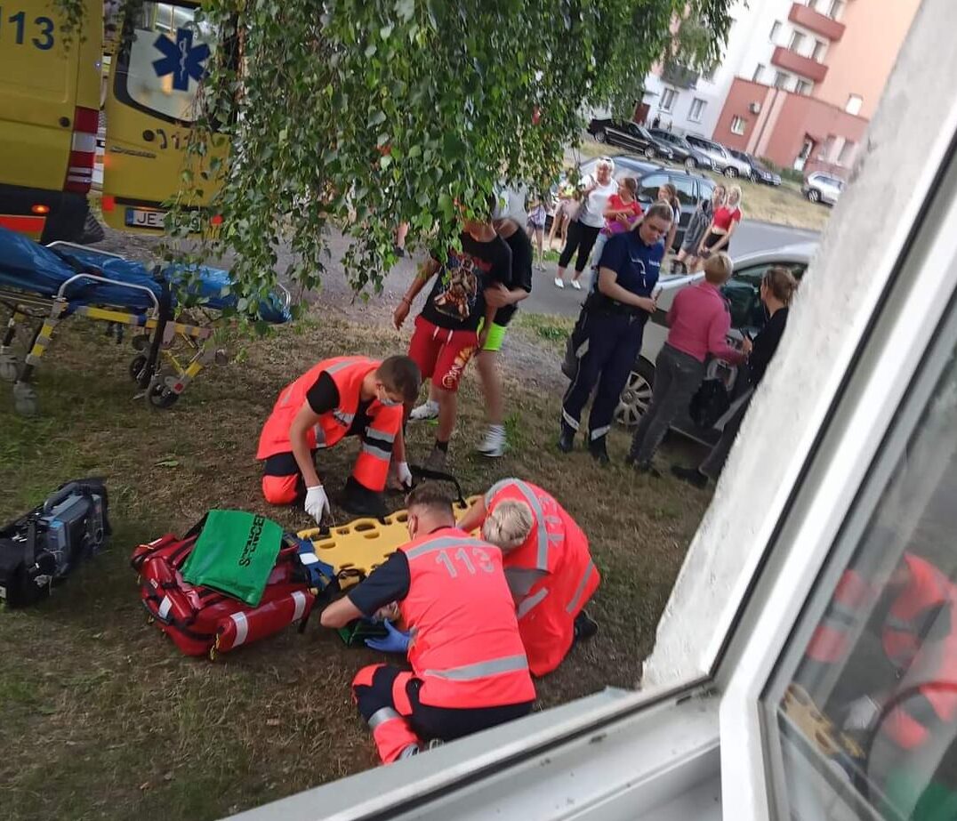 Pa logu izkritušais zēns no slimnīcas izrakstīts