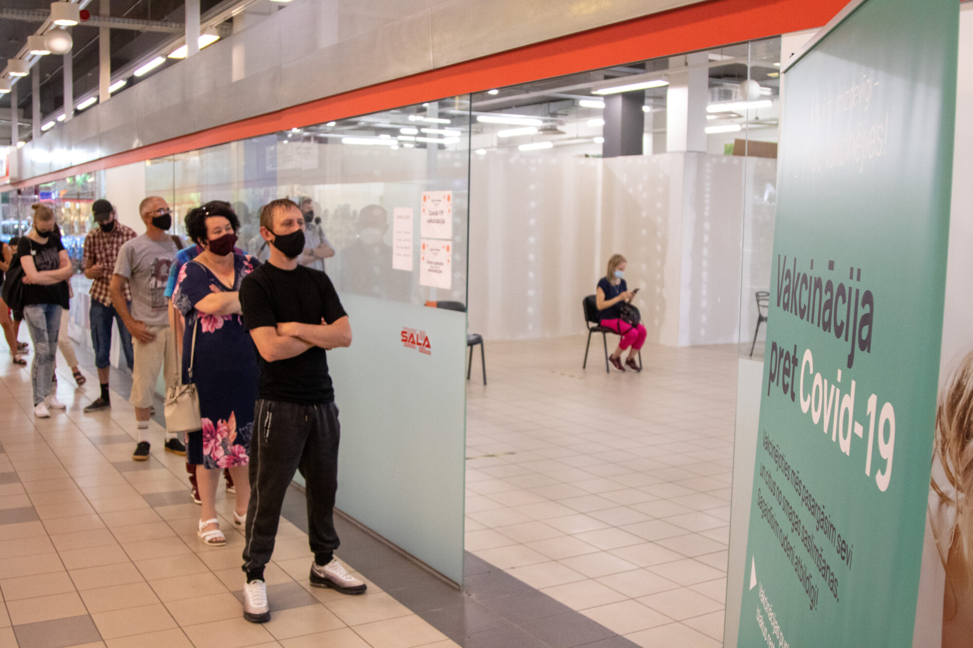 Lielveikalā “XL Sala” pret Covid-19 vakcinēti vairāk nekā pustūkstotis cilvēku