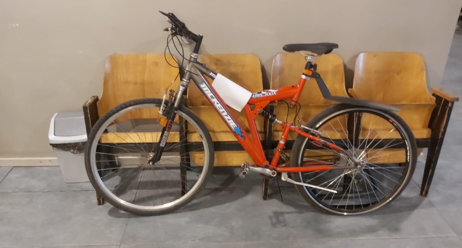 Aicina atsaukties mobilā telefona un  velosipēda īpašniekus