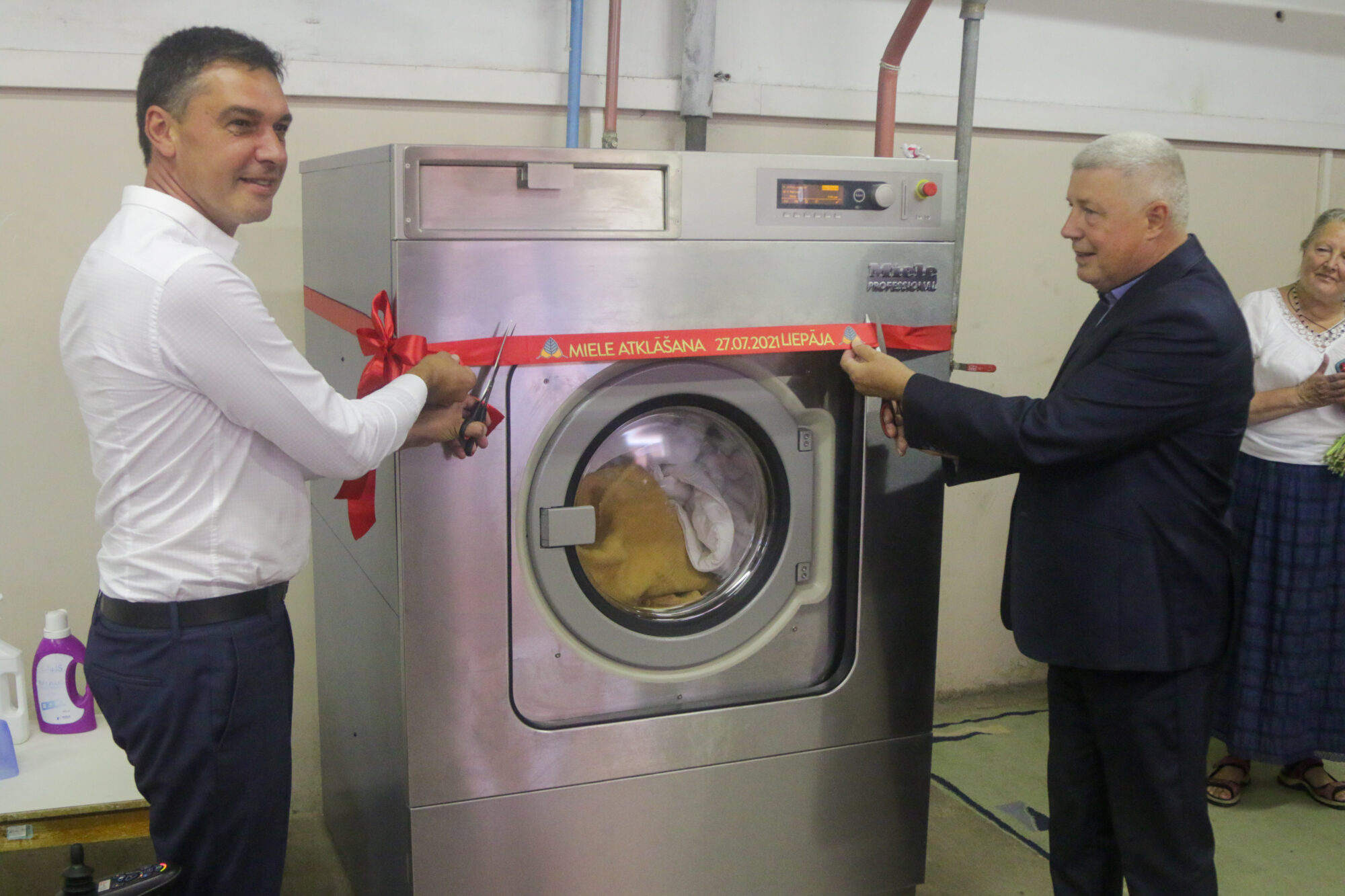 Veļasmašīnu iegriež ar orķestri