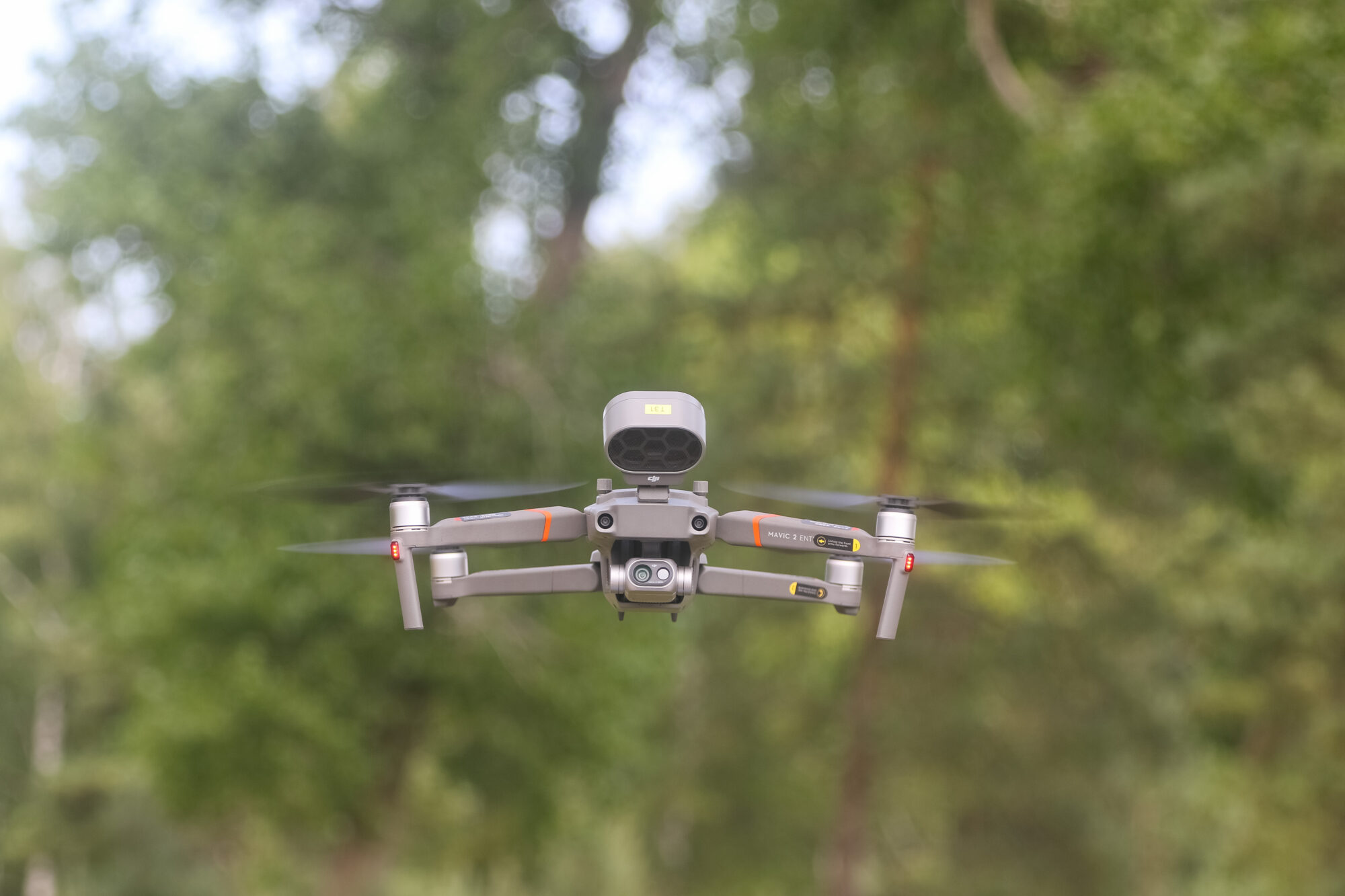 Ar dronu nosaka degšanas vietu mežā Medzes pagastā