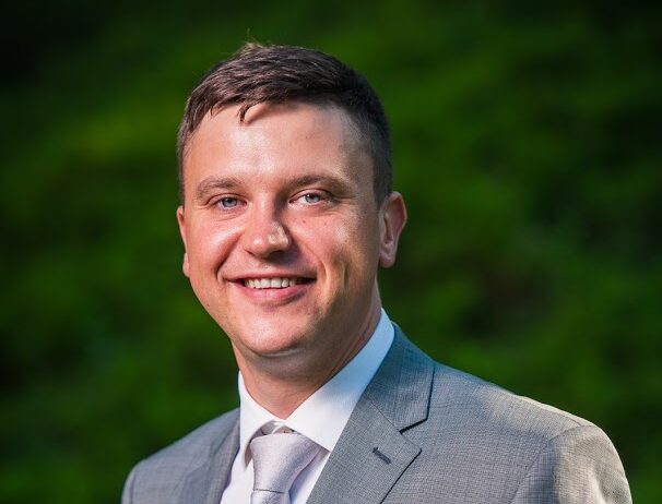 Dienvidkurzemes novadā pirmā deputātu maiņa. Andris Jefimovs nomaina Mārtiņu Grundmani
