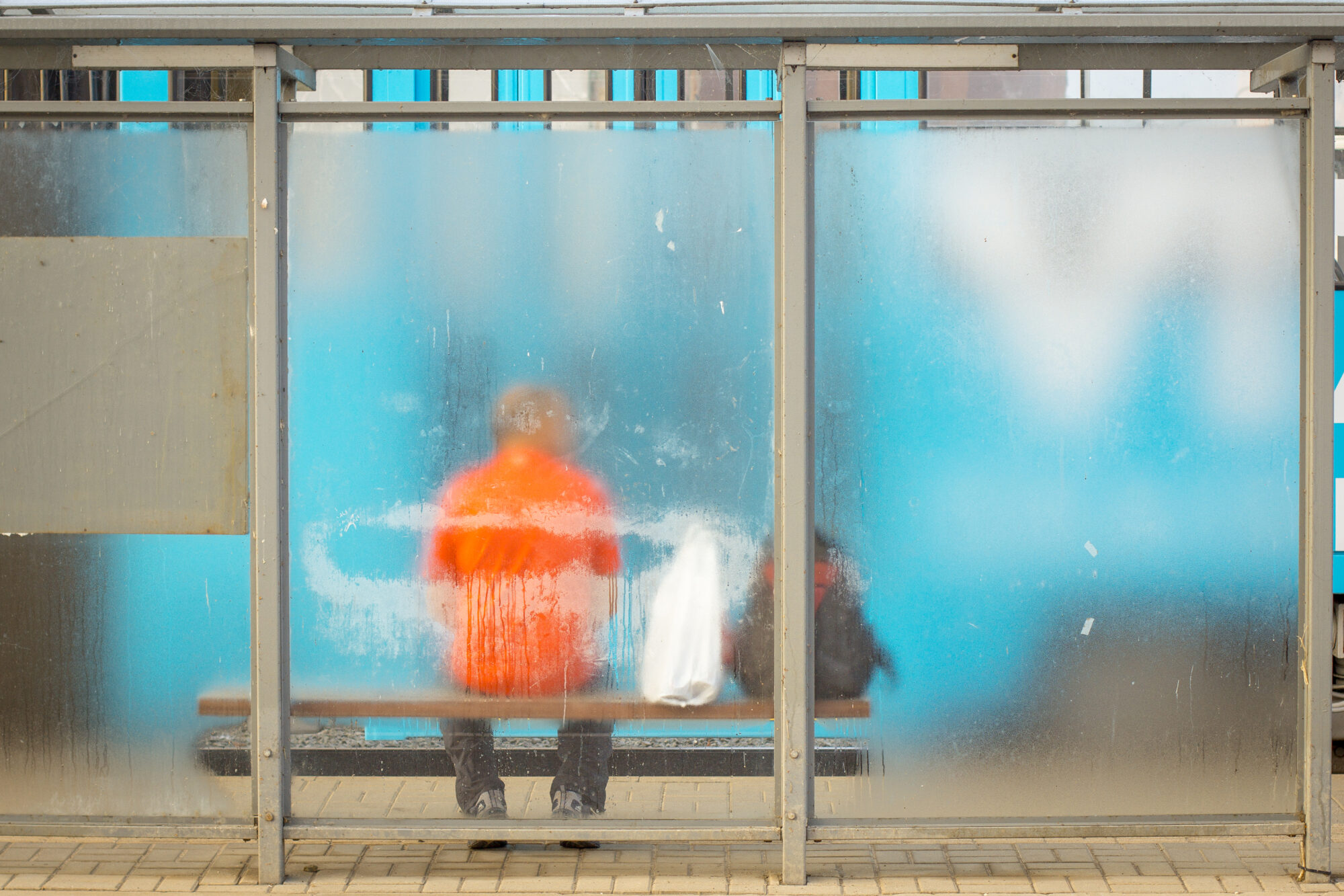 Atklāj foto izstādi sabiedriskā transporta pieturvietās