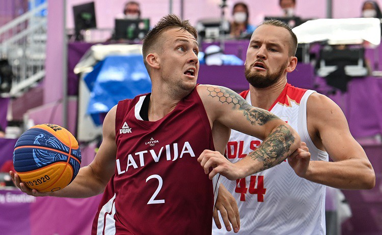 Latvijas 3×3 basketbola izlase olimpiskajā debijā pieveic Polijas izlasi