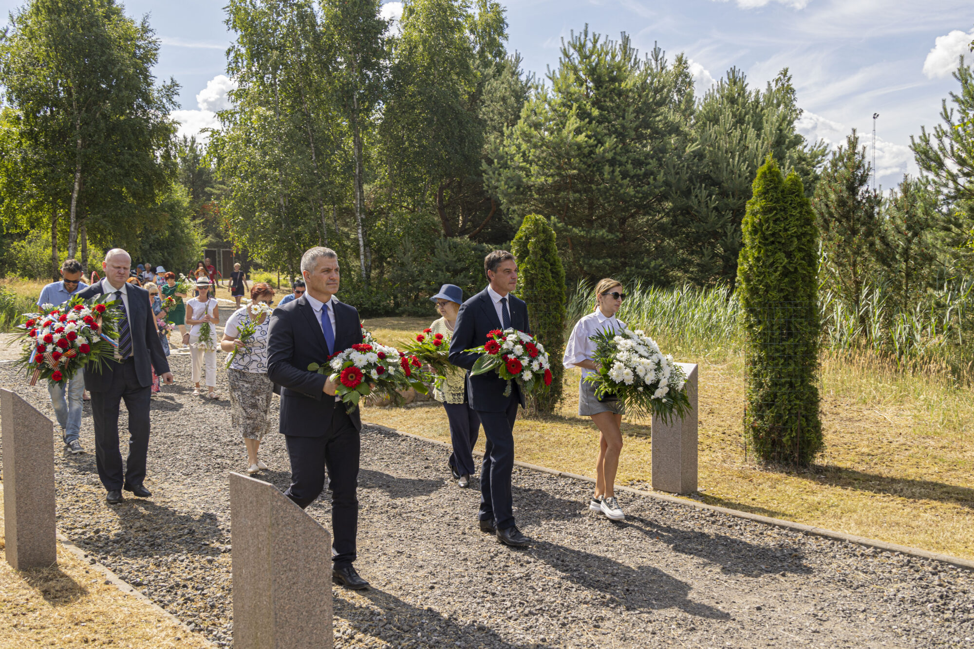 Godināja holokausta upuru piemiņu