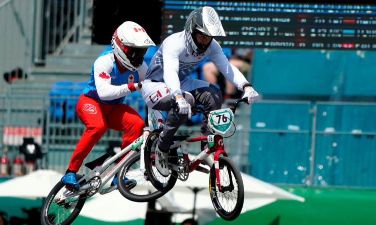 BMX riteņbraucēji Babris un Pētersone olimpiskajā debijā nepārvar ceturtdaļfināla barjeru
