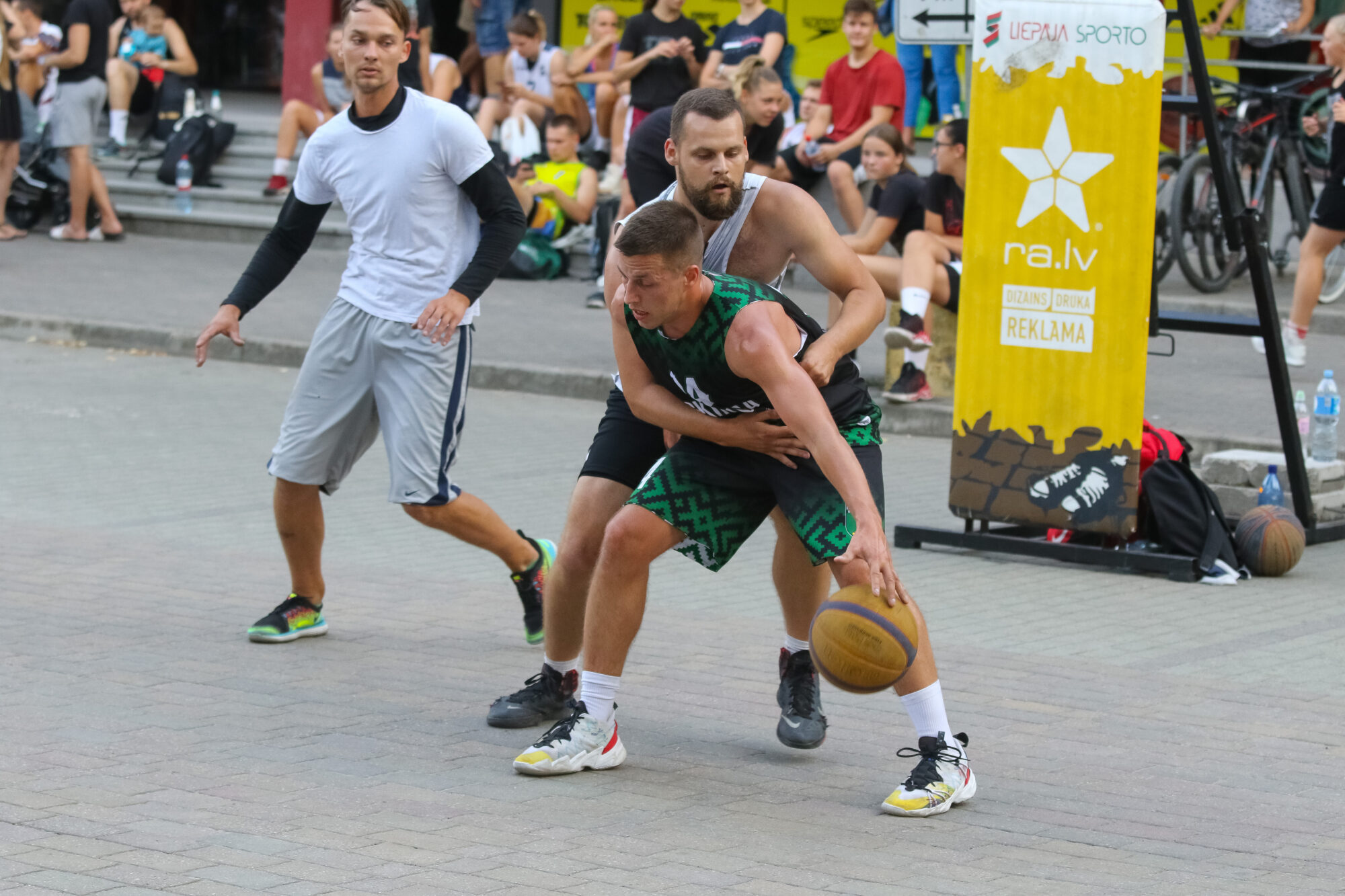 No ielām līdz olimpiskajam 3X3. Ielu basketbols Liepājā ir tradīcijām bagāts un iecienīts