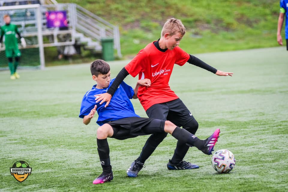 Rosība visos laukumos. Aizvadīts ikgadējais jauniešu futbola festivāls “Dobrecova kauss”