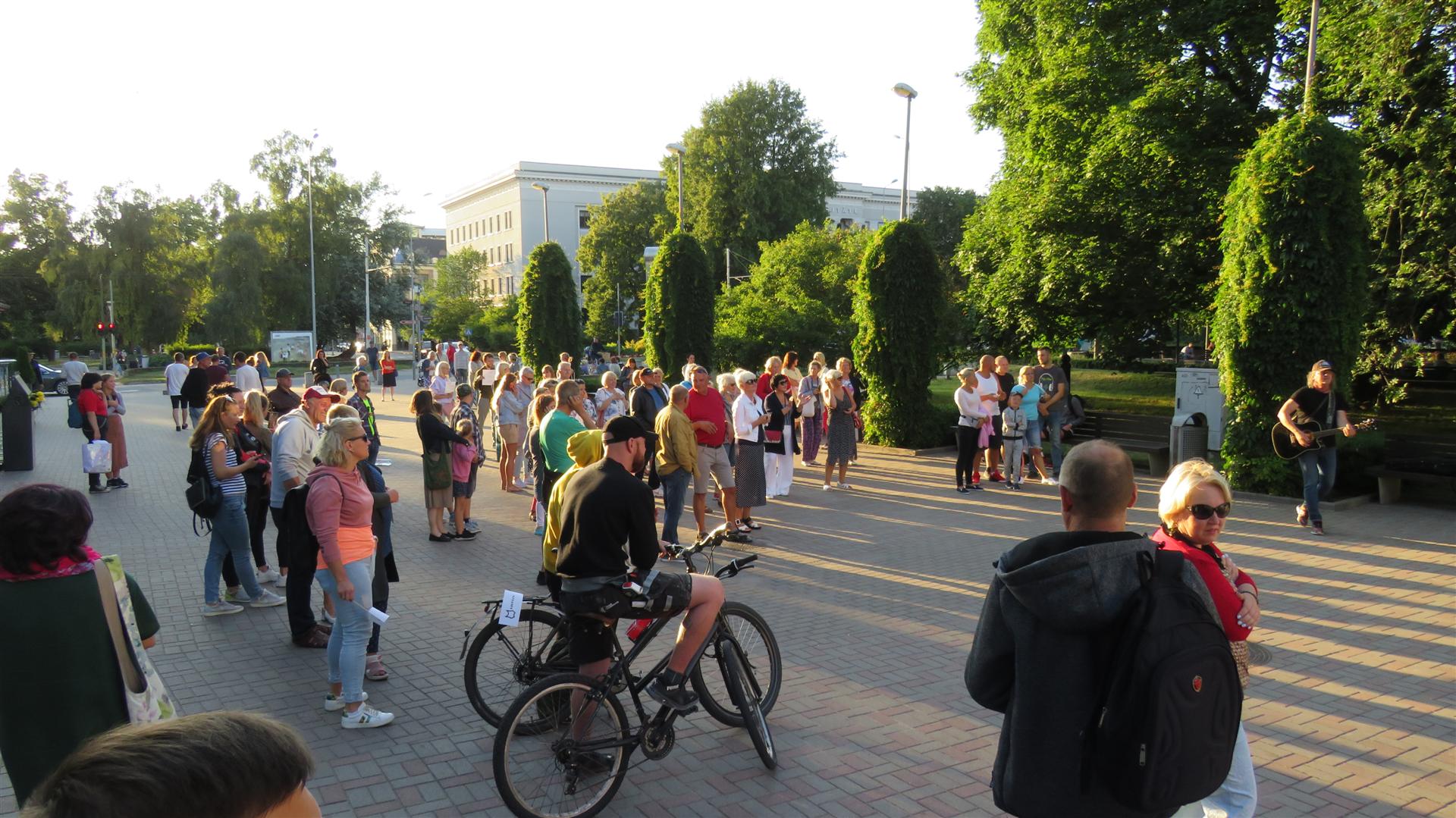 Pret ieceri ļaut atlaist nevakcinētos darbiniekus protestē arī Liepājā