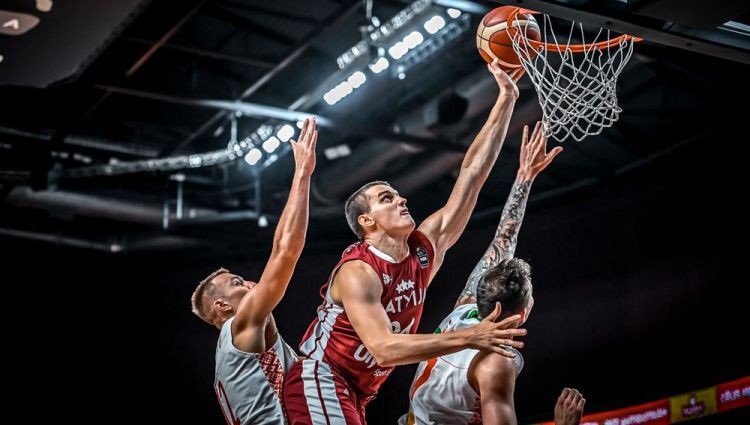 Latvijas basketbolisti PK priekškvalifikācijas turnīrā izcīna pirmo vietu grupā