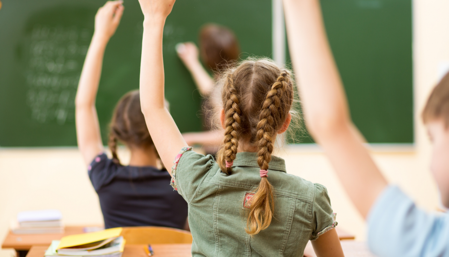 Ārkārtējā situācijā skolēni turpinās mācīties klātienē, taču pulciņos varēs darboties tikai savā skolā