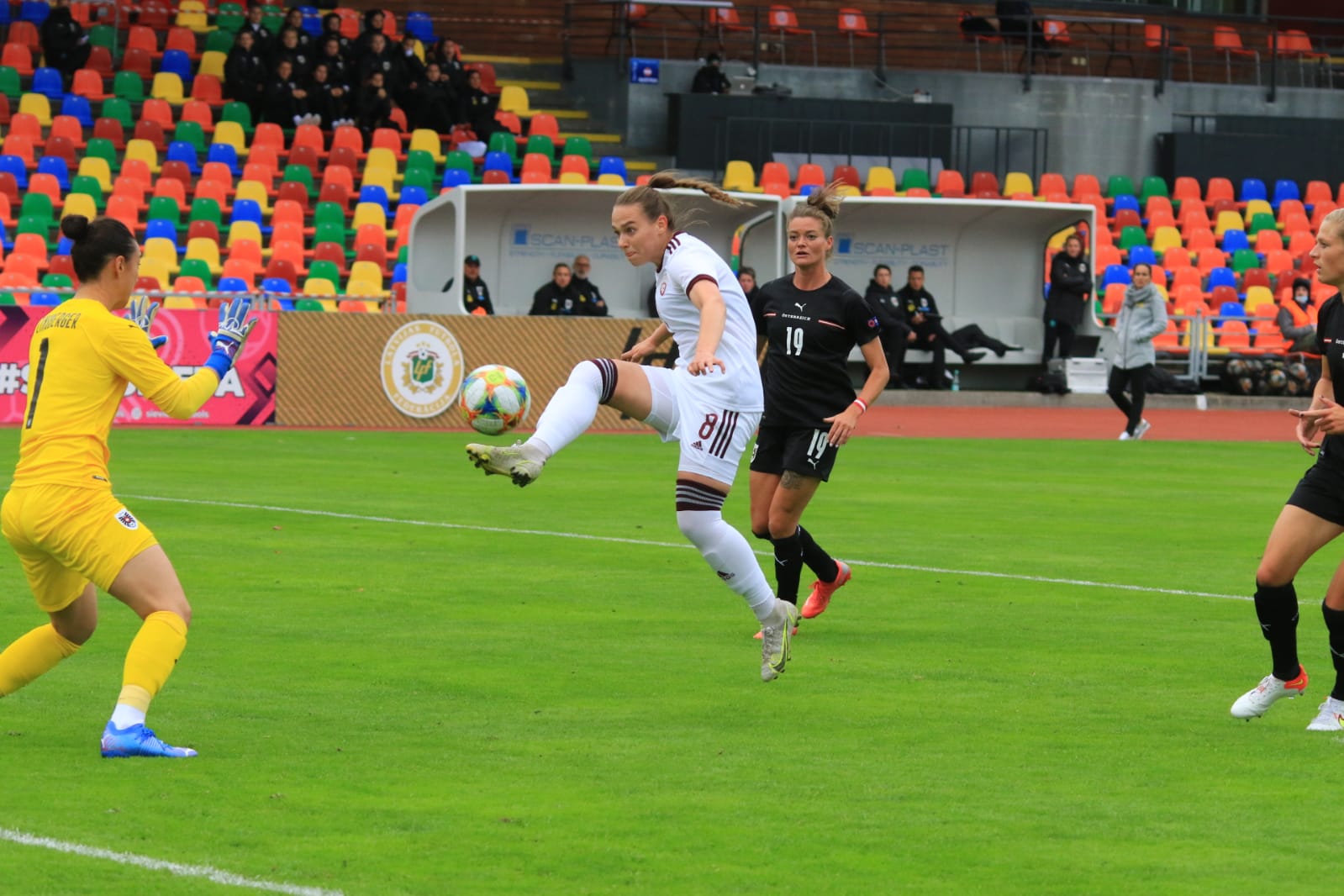 Latvijas futbolistes pirmās gūst vārtus, tomēr pamatīgi kapitulē PK kvalifikācijas ievadā
