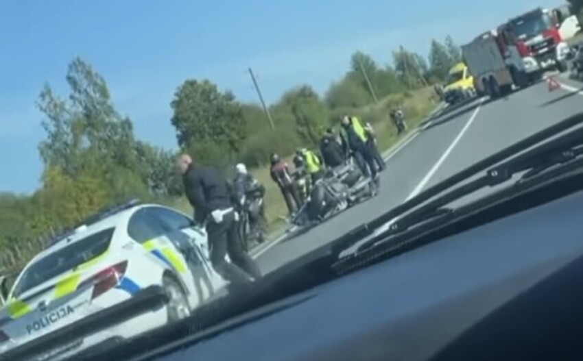 Uz Liepājas šosejas gājis bojā motociklists