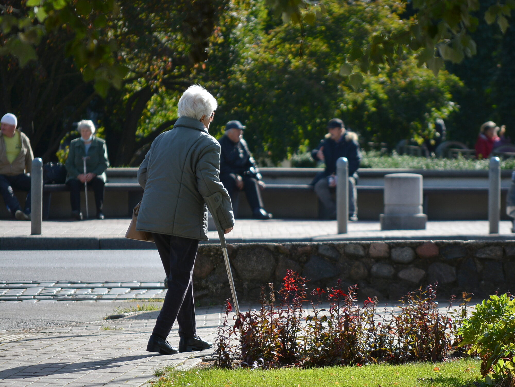 Latvijā nabadzības riskam pērn bija pakļauti 22,5% iedzīvotāju