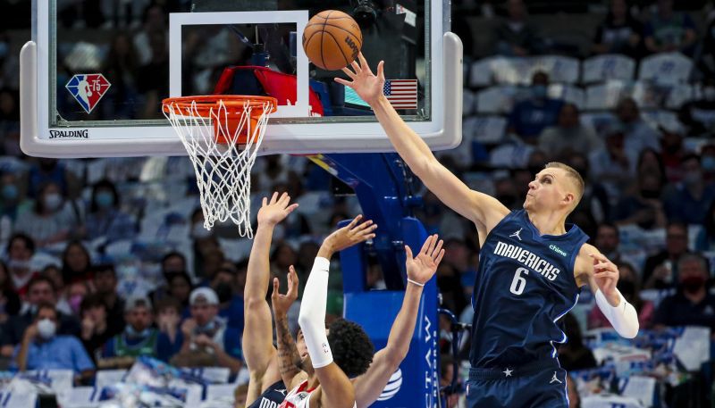 Porziņģis neliela savainojuma dēļ nepabeidz NBA spēli