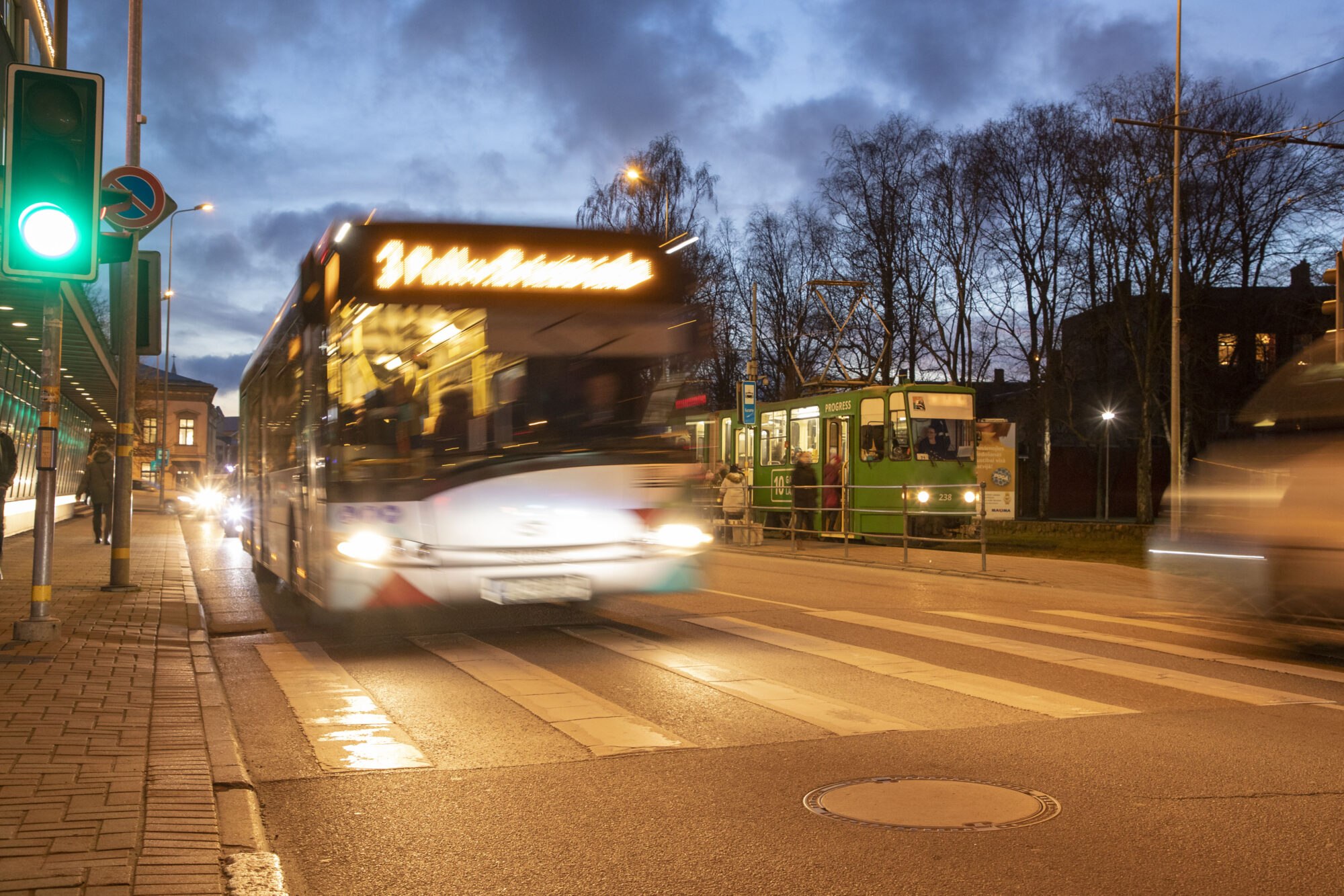 Autobusu šoferi slimo, potējas gausi