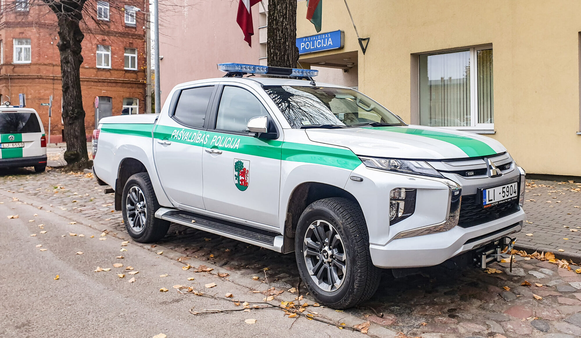 Policistiem jauns pilnpiedziņas operatīvais pikaps