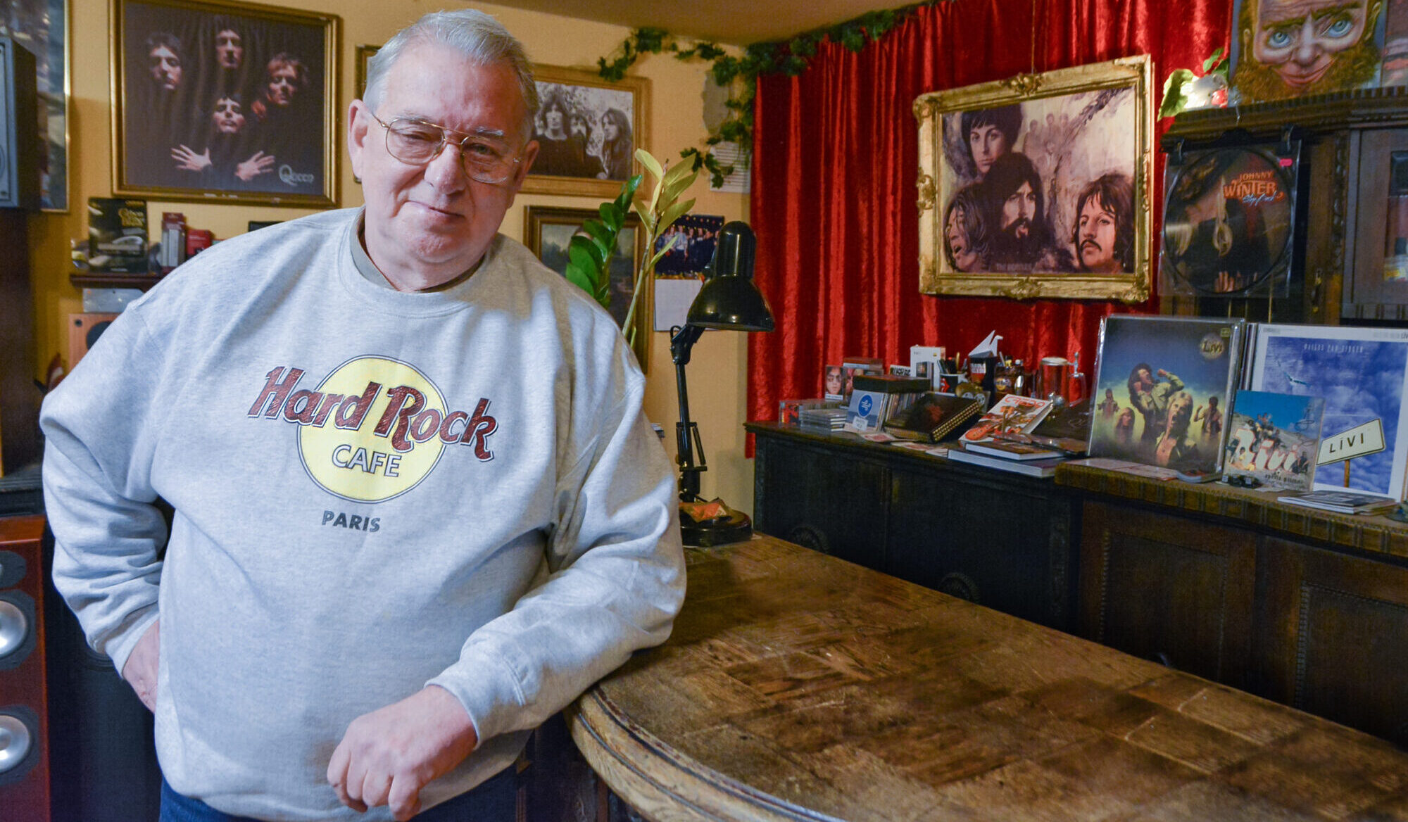 Mūzikas telpas “Vinilkoks” izveidotājs un saimnieks Raitis Pavlovičs. Vinila vīrusa inficētais
