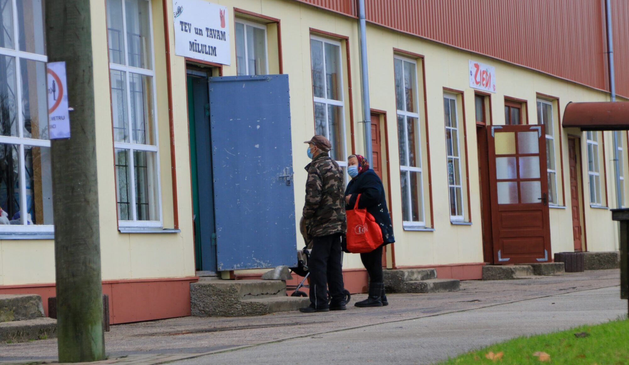 Pārliecina tikai traģēdijas. Dienvidkurzemes novadā sapotējusies tikai puse senioru