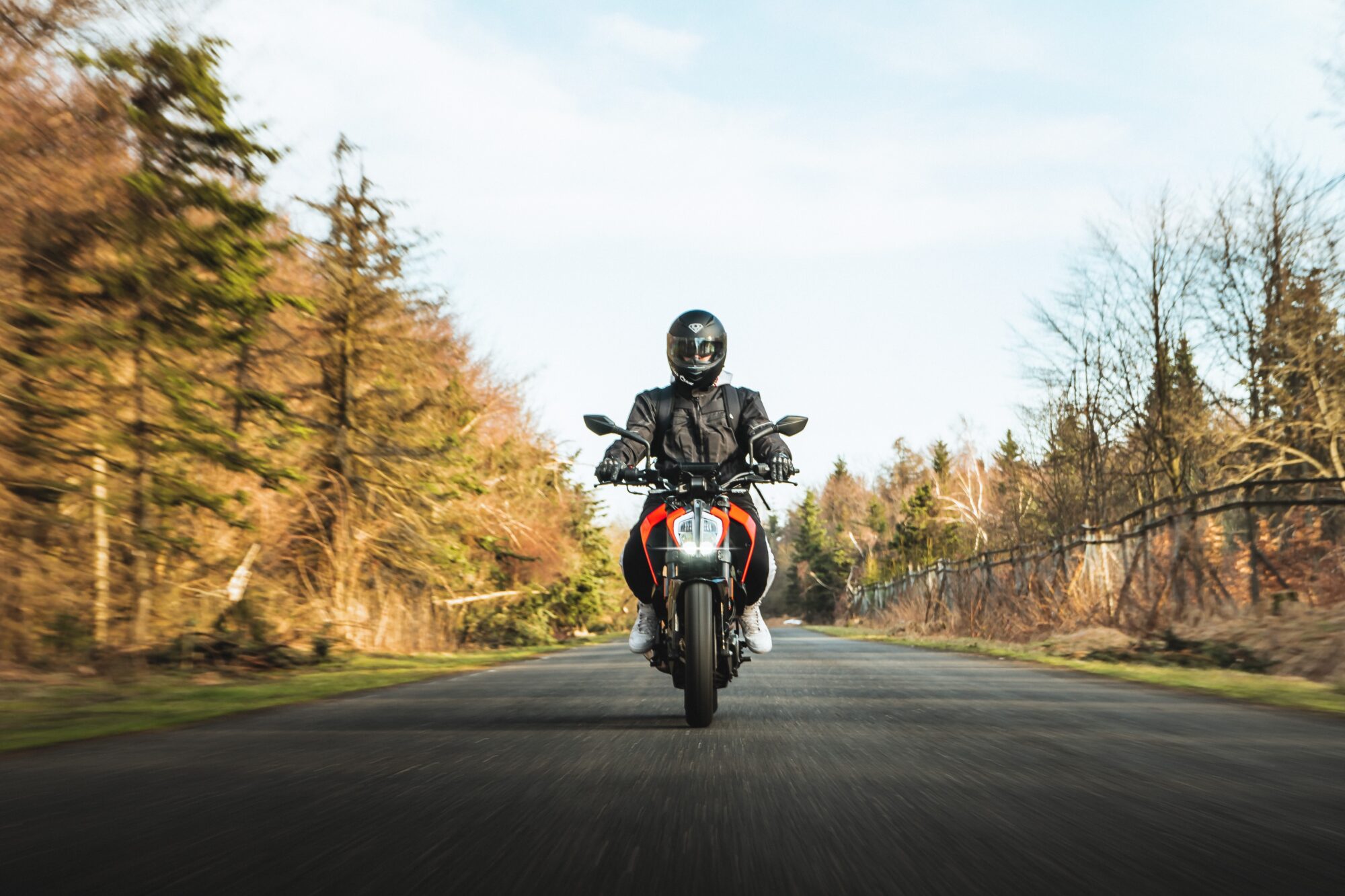 Pēc avārijas Grobiņā slimnīcā nonāk motociklists