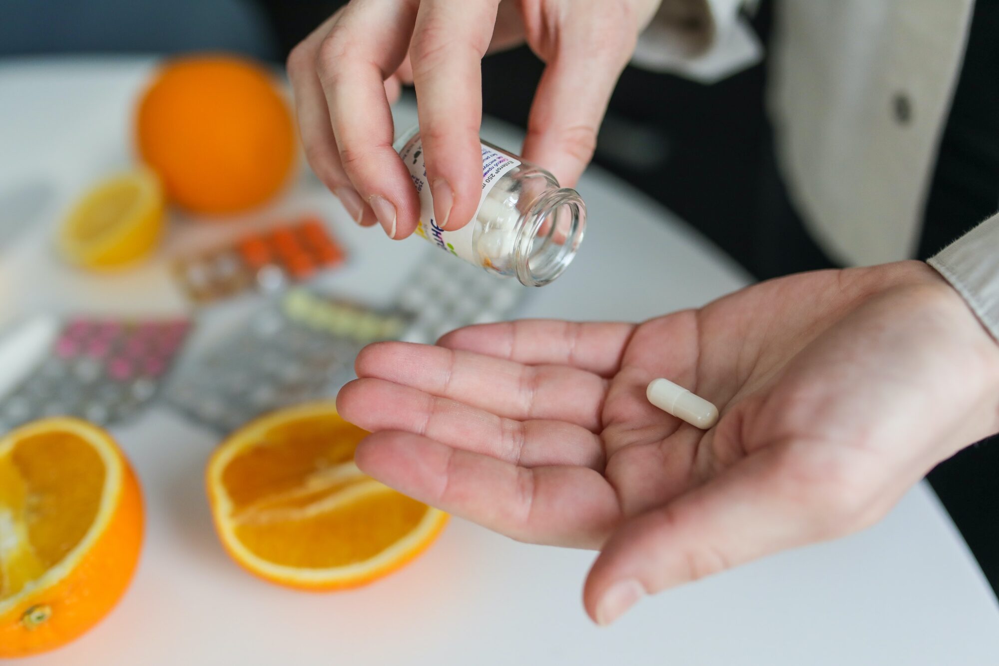 Katrs ceturtais iedzīvotājs saaukstējoties lieto vitamīnus – kā tos pareizi uzņemt?