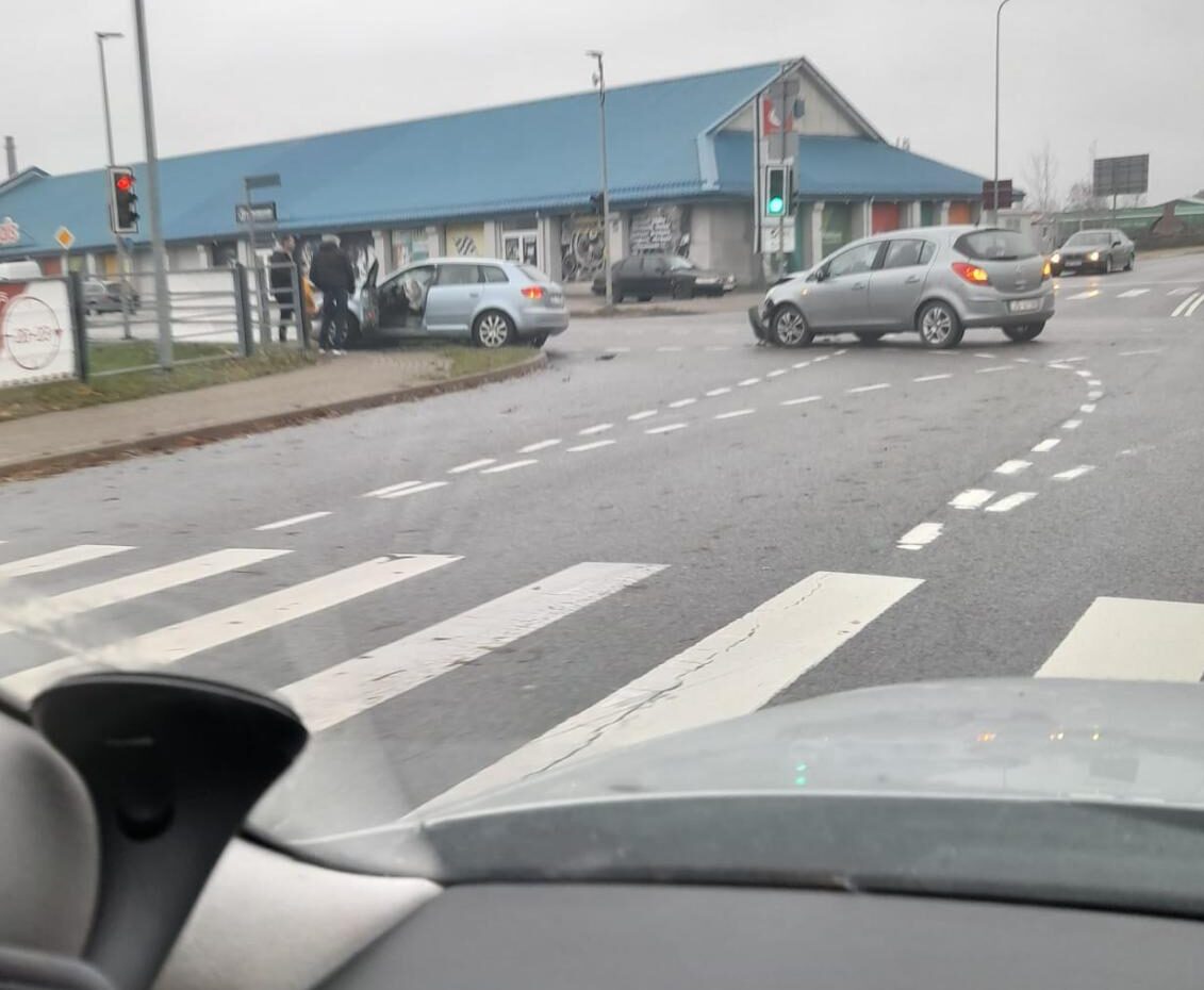 Kārtējā avārija. Vai jāaizliedz kreisais pagrieziens?