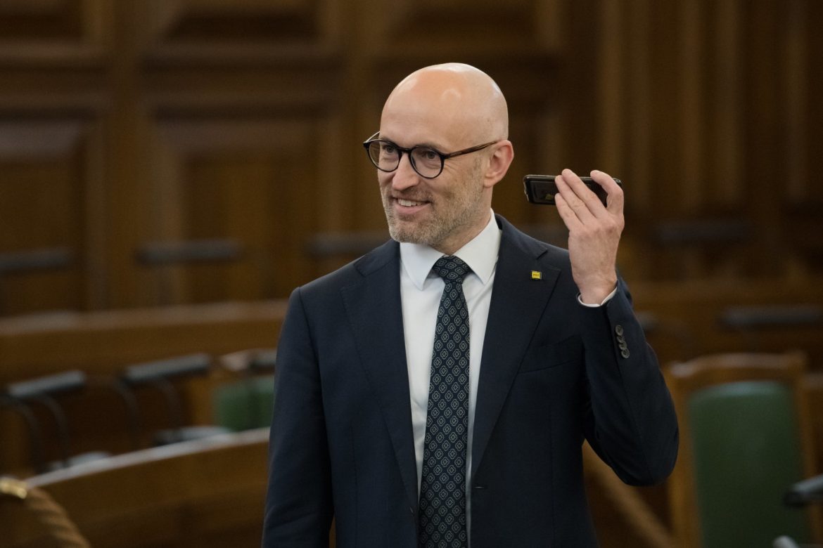 Pavļuts atzīst, ka stingrāku lēmumu pieņemšana saistībā ar Covid-19 ir iekavēta