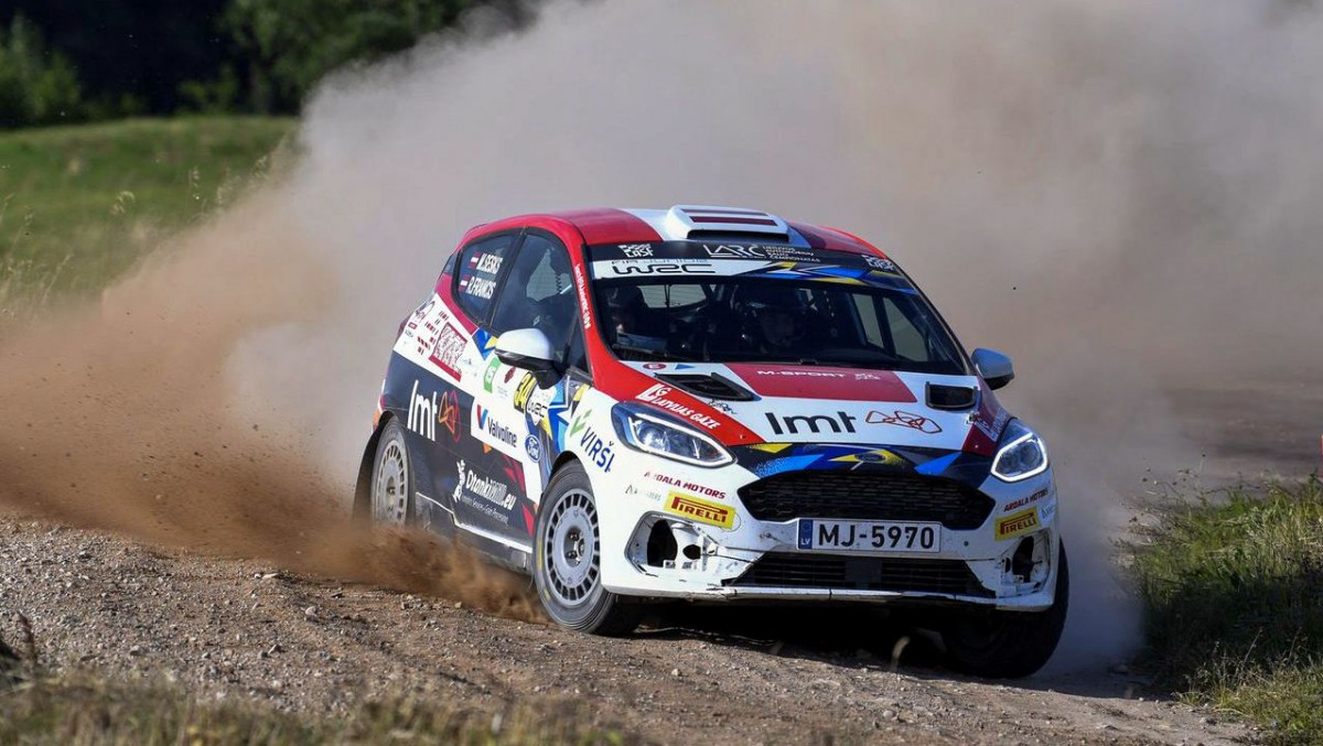 Seska ekipāža izstājas no JWRC sezonas pēdējā posma otrās dienas sacensībām
