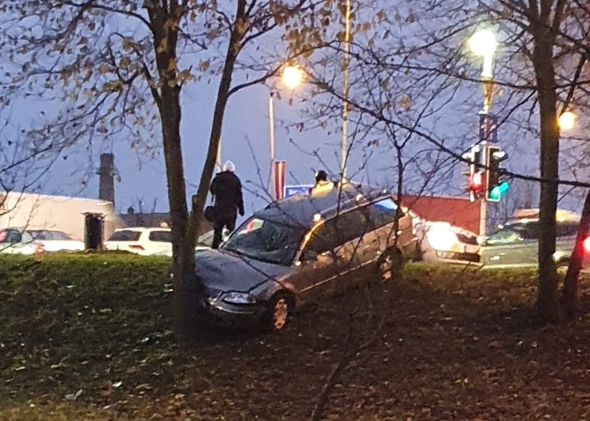 Avārijas iemesls pie Jaunā tilta – sarkanā signāla ignorēšana